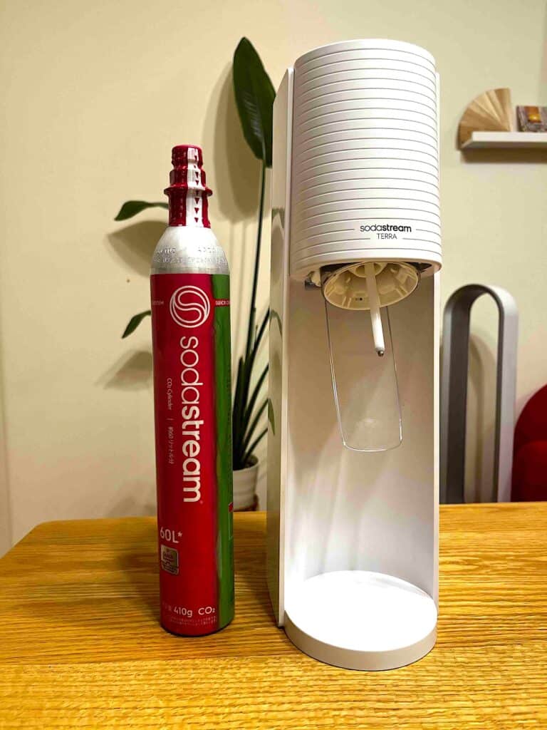 ソーダストリーム本体と交換用ガスシリンダー