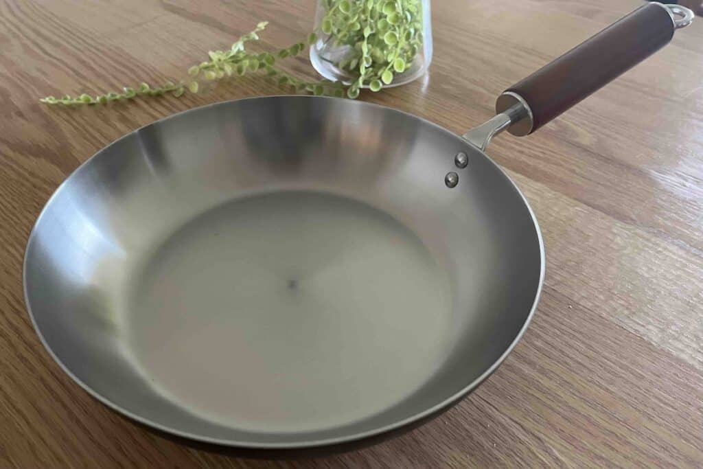 クーベルのステンレスフライパン全体像