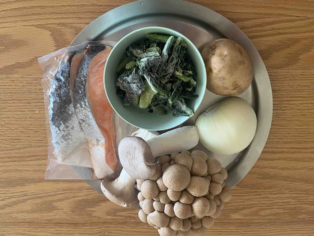 皿にのったグラタンの材料