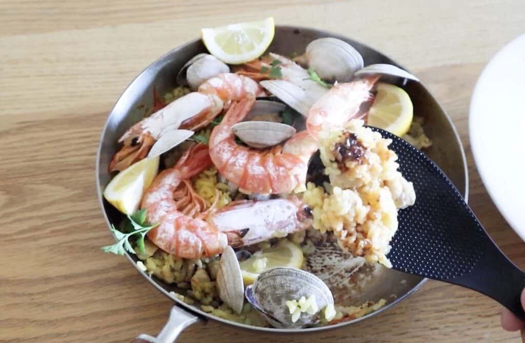 おこげを楽しむパエリア